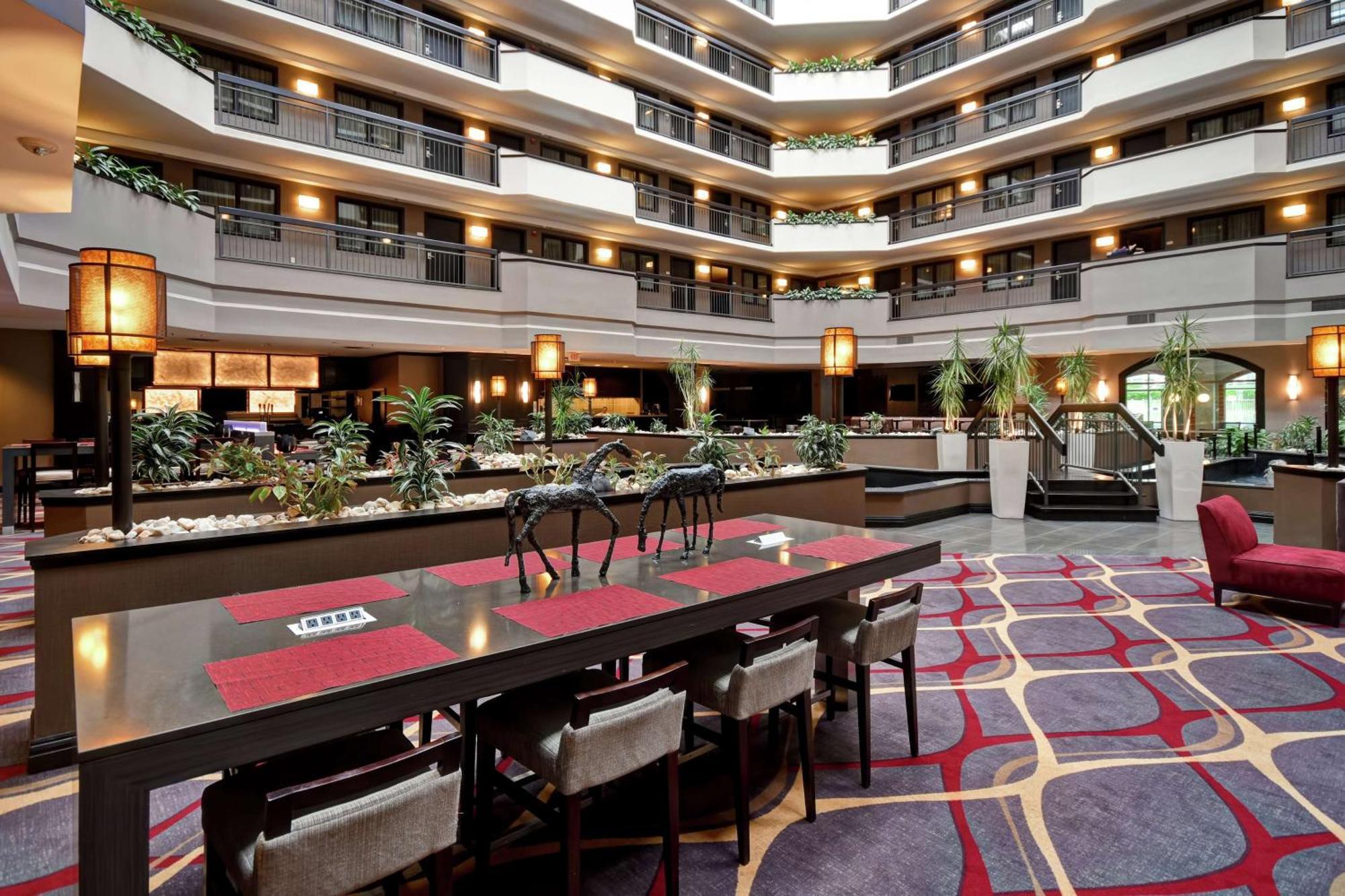 Hotel Embassy By Hilton Dulles Airport 4*