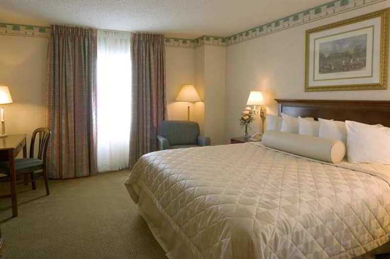 Hotel Embassy By Hilton Dulles Airport Herndon